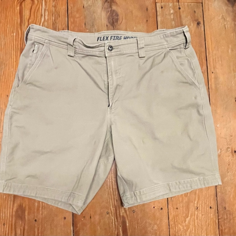 Duluth Trading Co Men's Beige Cargo Shorts